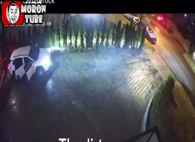 Video :A guy in Canada shoots at an automobile with a machine pistol (Warning - disturbing)